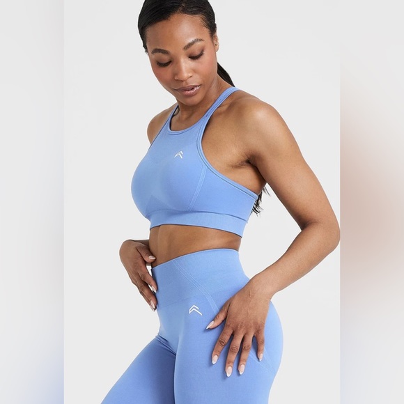 Oner Active
EFFORTLESS SEAMLESS HIGH NECK BRALETTE - Picture 1 of 5